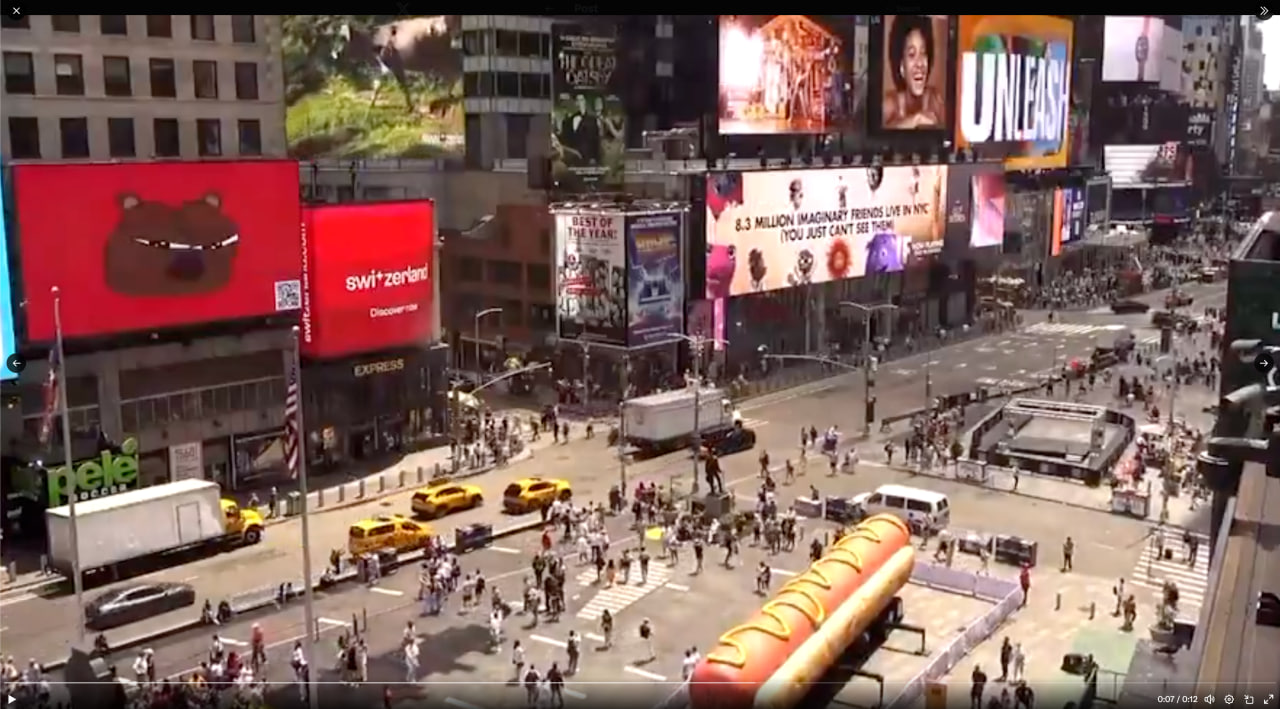 bobo in times square